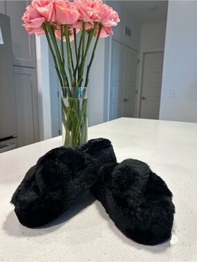 PINK Victoria's Secret Black Fuzzy Slide Slippers